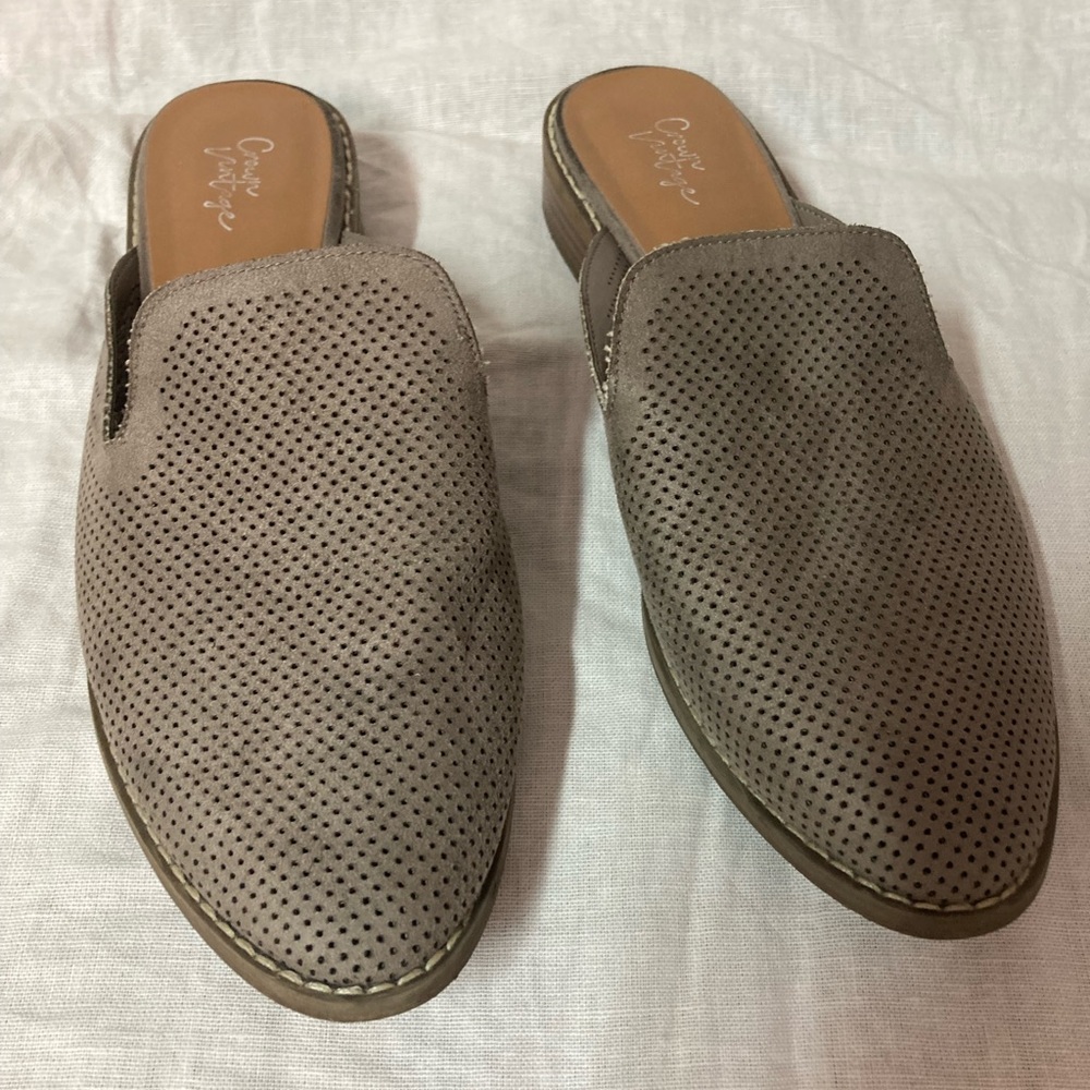 Crown Vintage Tan Flat Mules Slide On Shoes Womens Size 10
